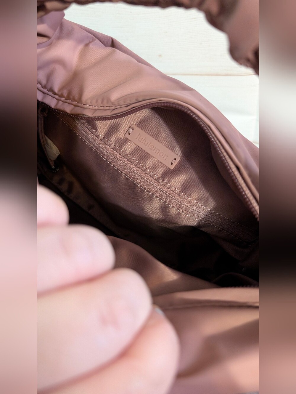 🆕 Lululemon Gathered Handle Dusty Rose Shoulder Bag 6L Like New Condition - Picture 5 of 13